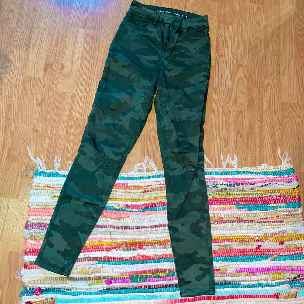 American Eagle curvy camo jeggings